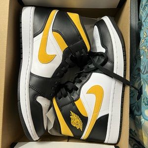 Nike Air Jordan 1 Mid